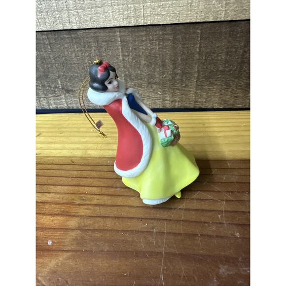 Grolier Collectibles Disney Snow White Porcelain Treasures Ornament In Box - Picture 4 of 6